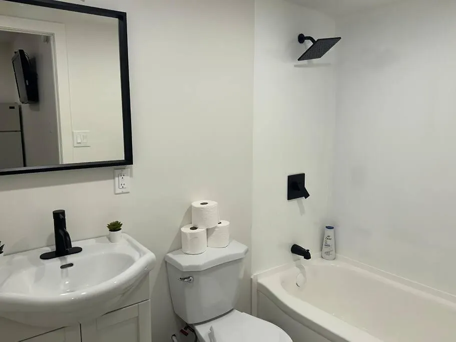 1 Bd Motel Condo With Kitchenette - 10 Edmonton